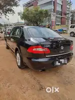 Skoda Superb 2010 Petrol 93000 Km Driven