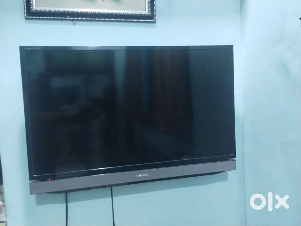 Toshiba 32-Inch LED TV – Excellent Condition  Ready to Plug & Play
