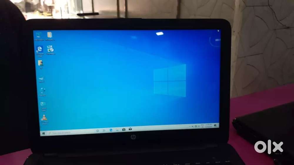 M selling fir m laptop
