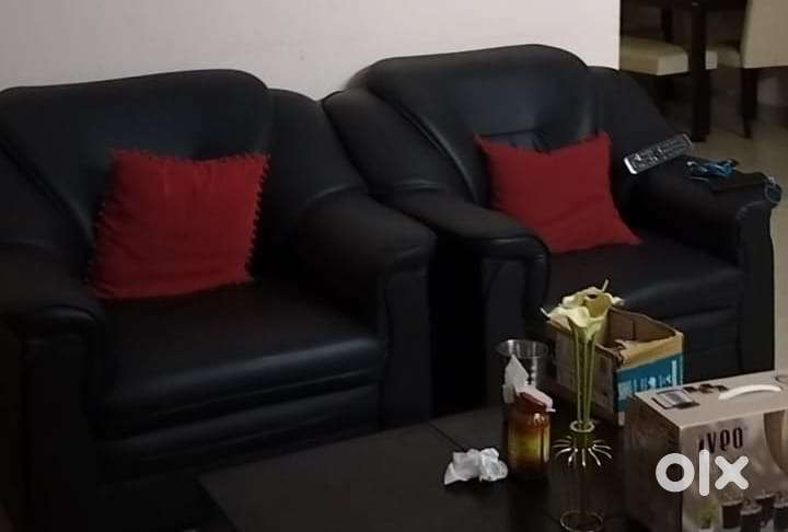 5 seater sofa 3+1+1   9month old sofa set.