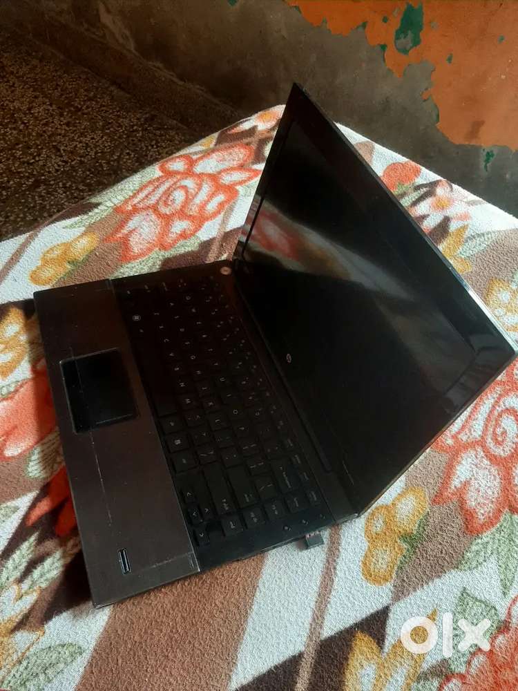 Hp laptop badhiya condition hai i5 processor hai only battery khrab