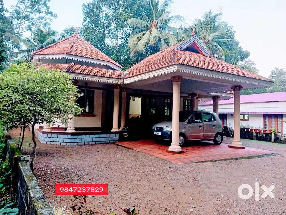 Thiruvanchoor - Ayarkkunnam Road - 12 Cent , 2100 Sq , 3 Bed Room Home