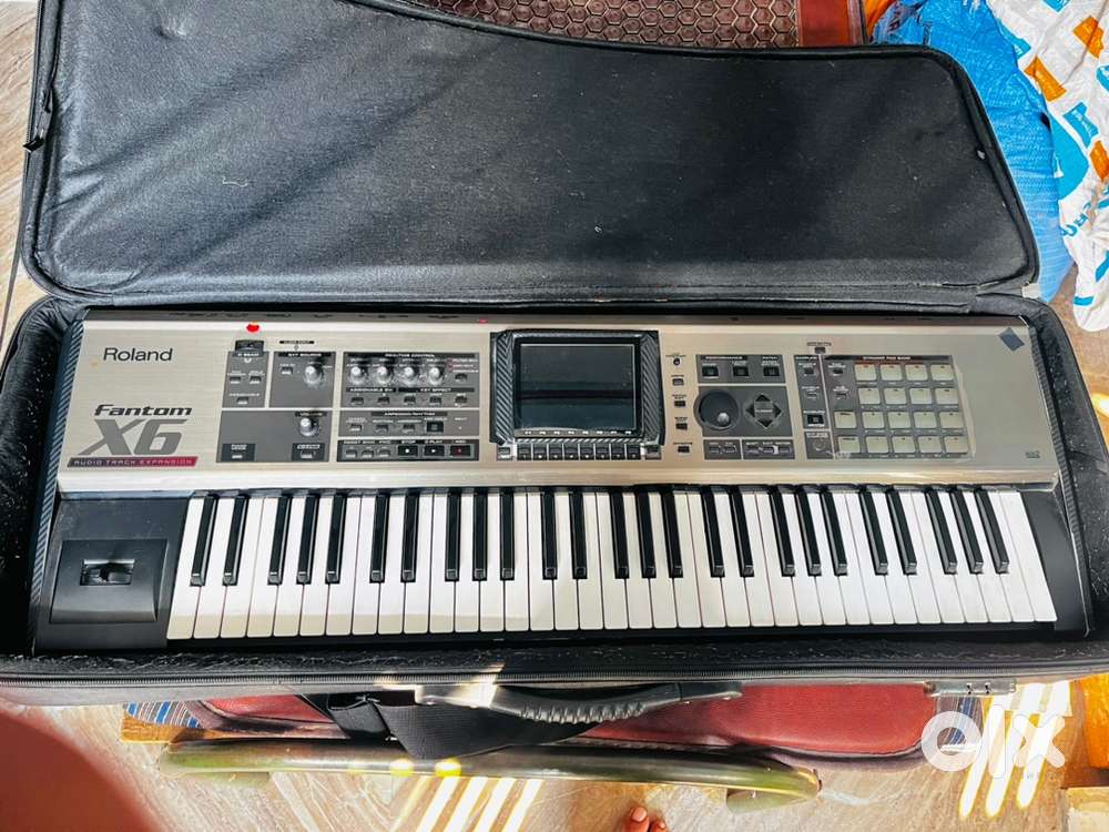 Roland Fantom x6 keyboard for sale good condition