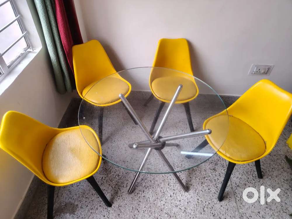 Dining Table with 4 Chair