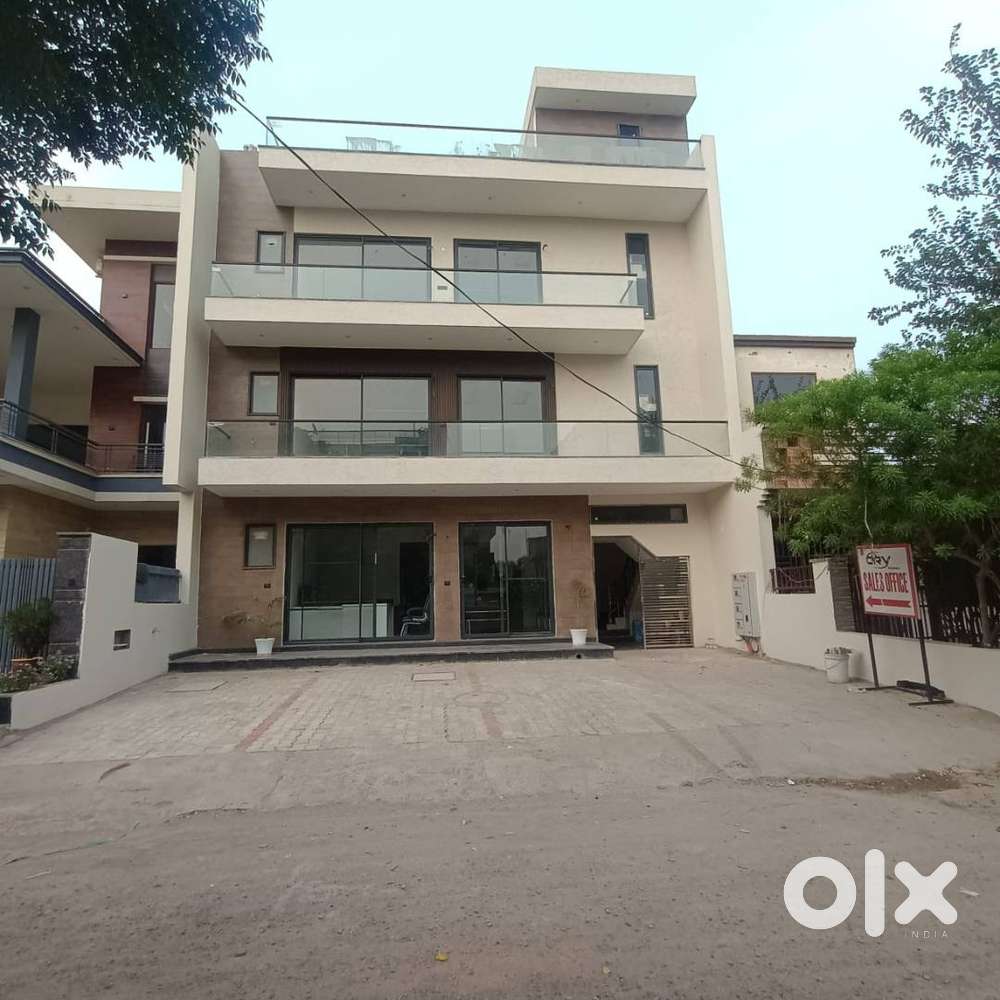 Spacious 4 BHK Floors wid Lift Beautifully made in  IT City 66, Mohali