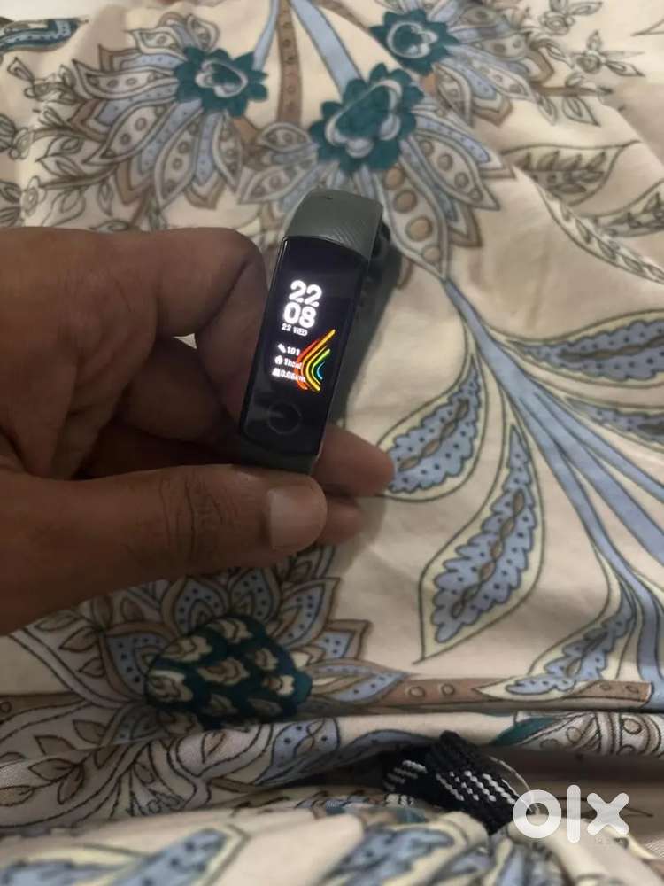 Honor band 5 with 2 extra straps