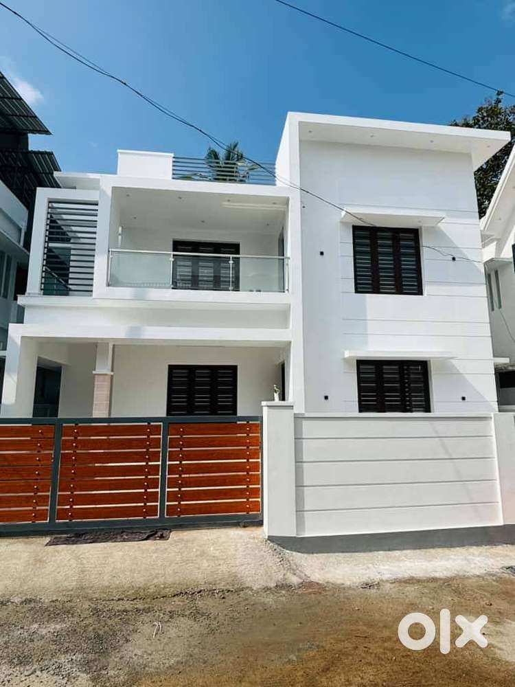 Mannuthy 4bhk,1700 SqFt, Villa,Thrissur