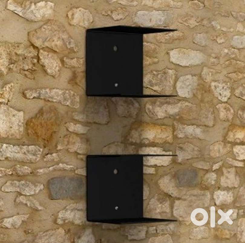 Wall shelves for books