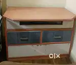 Corner table