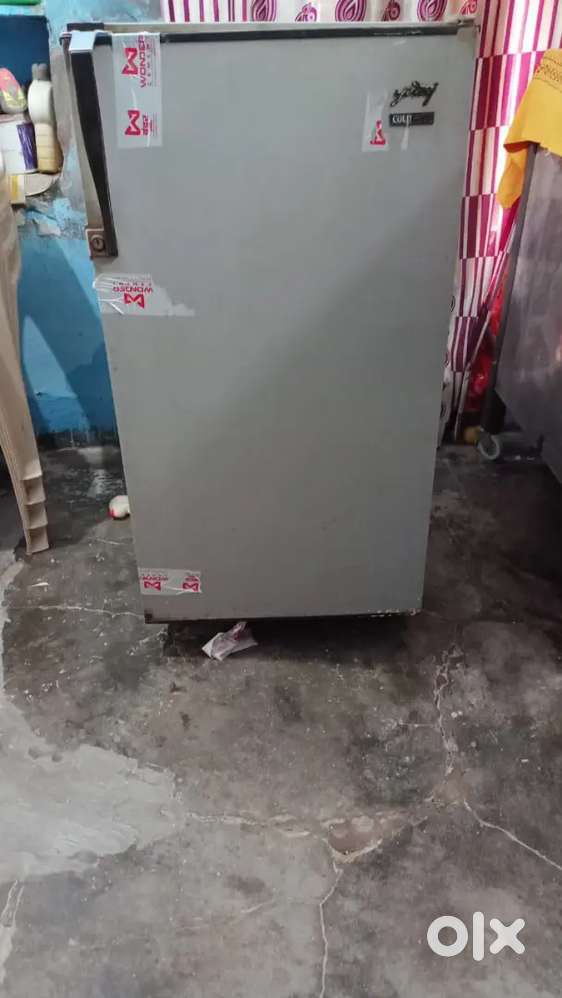 फिरज एक्स्ट्रा है ऐसी गेस डलवानी पड़ेगी  बाक़ी वेल ओके कढीसन में है