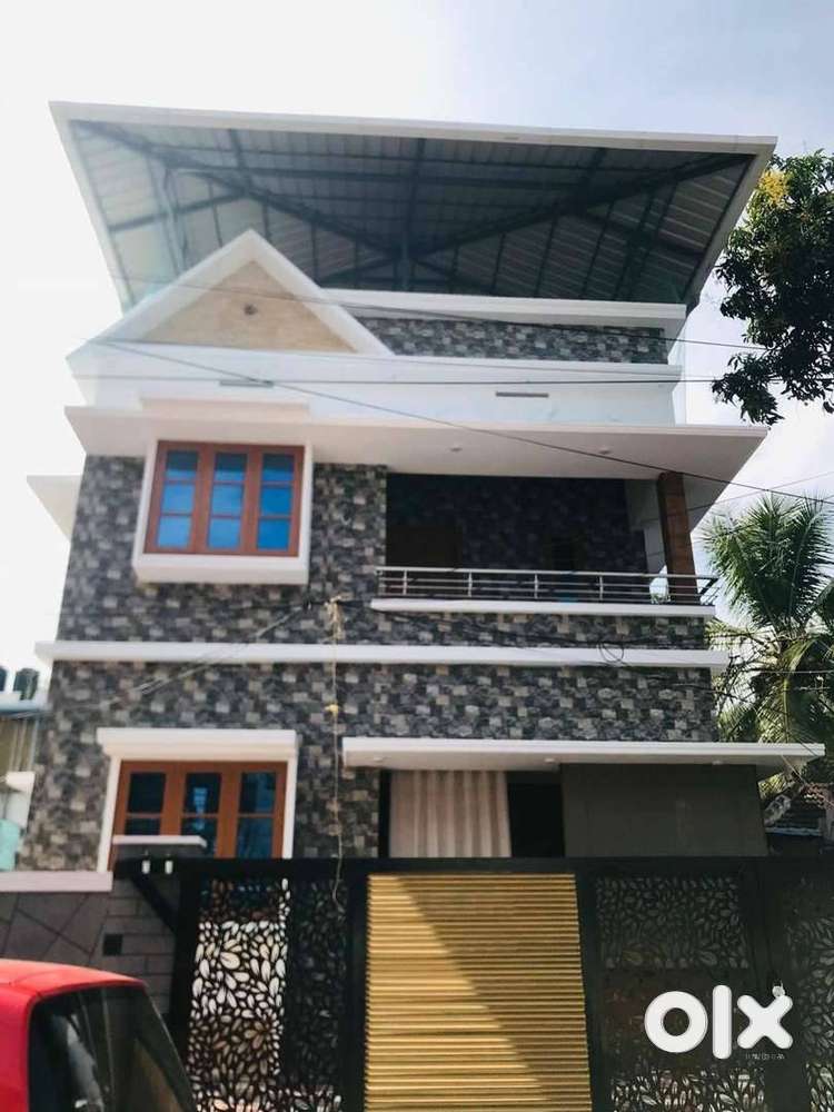 House for rent at Fort Kochi Amaravathy, near Pazhassi Raja Club.