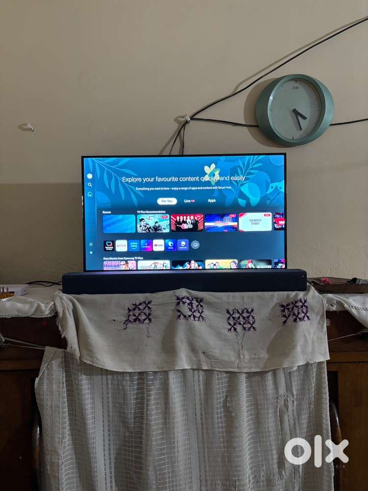 32 Samsung smart tv (2 months old)
