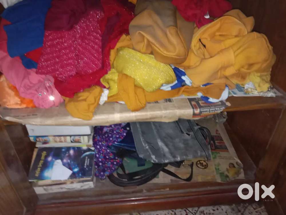 Pure sagwan wood almirah, khat, dasin table full set..