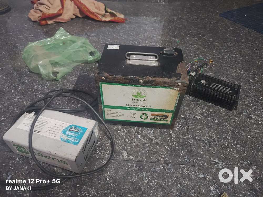 Lithium ion bettry with charger and controller fully working condition