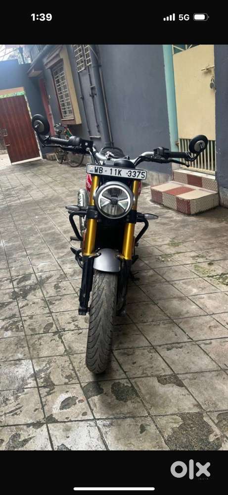 4 months old bike Triumph Speed 400