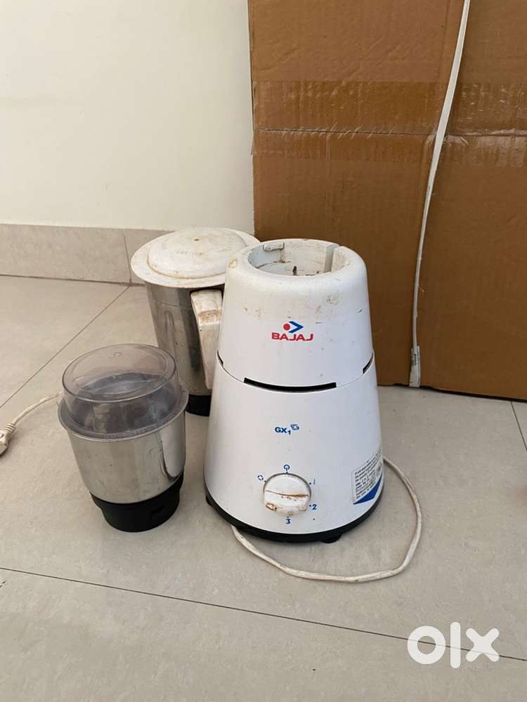 Mixer with two containers