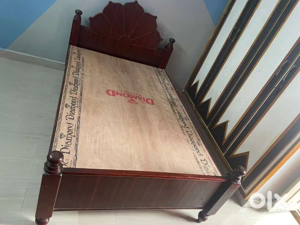BED walnut colour aciaca wood