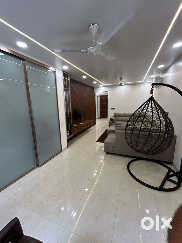 Park facing , east facing property with all amenities, market nearby