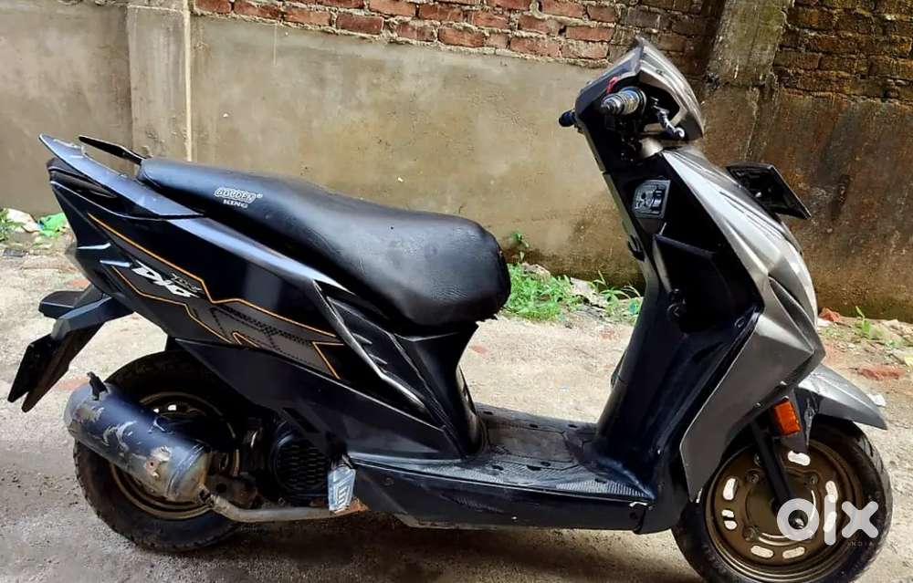 Honda Dio scooty is on showroom condition