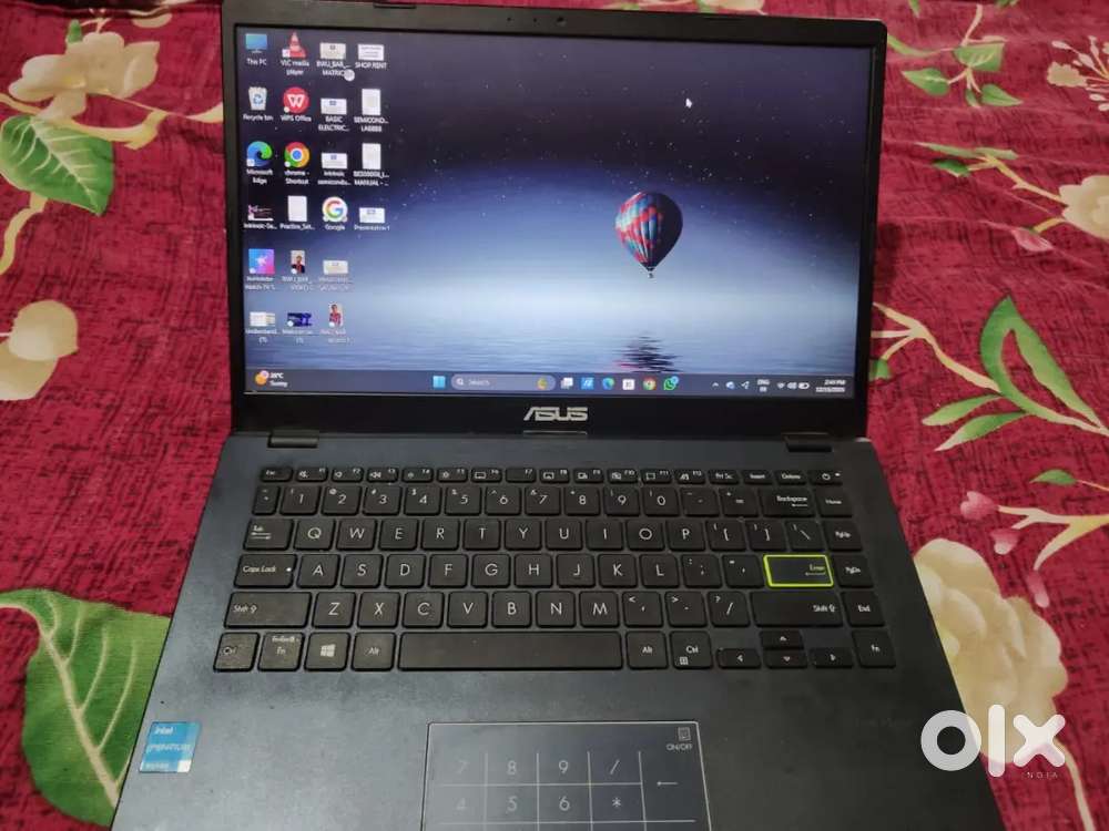 Asus vivobook E410ka laptop with black colour good running condition