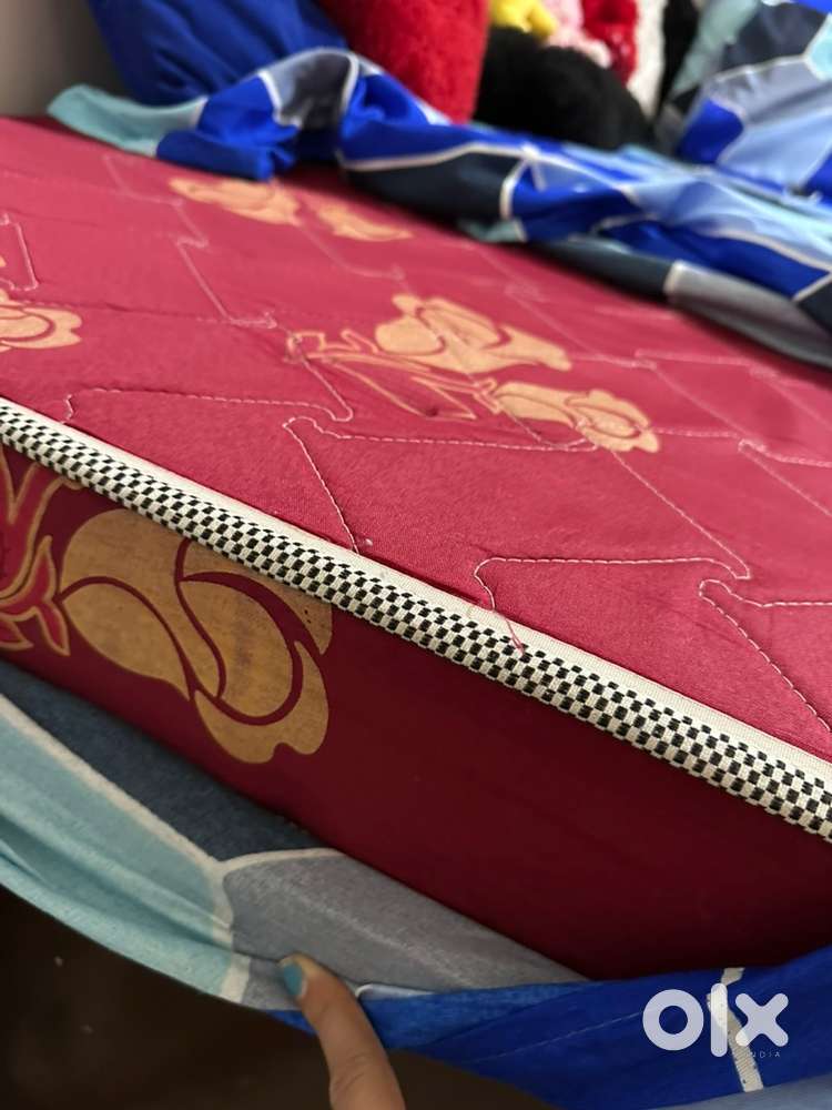 Single bed with mattress (new condition)