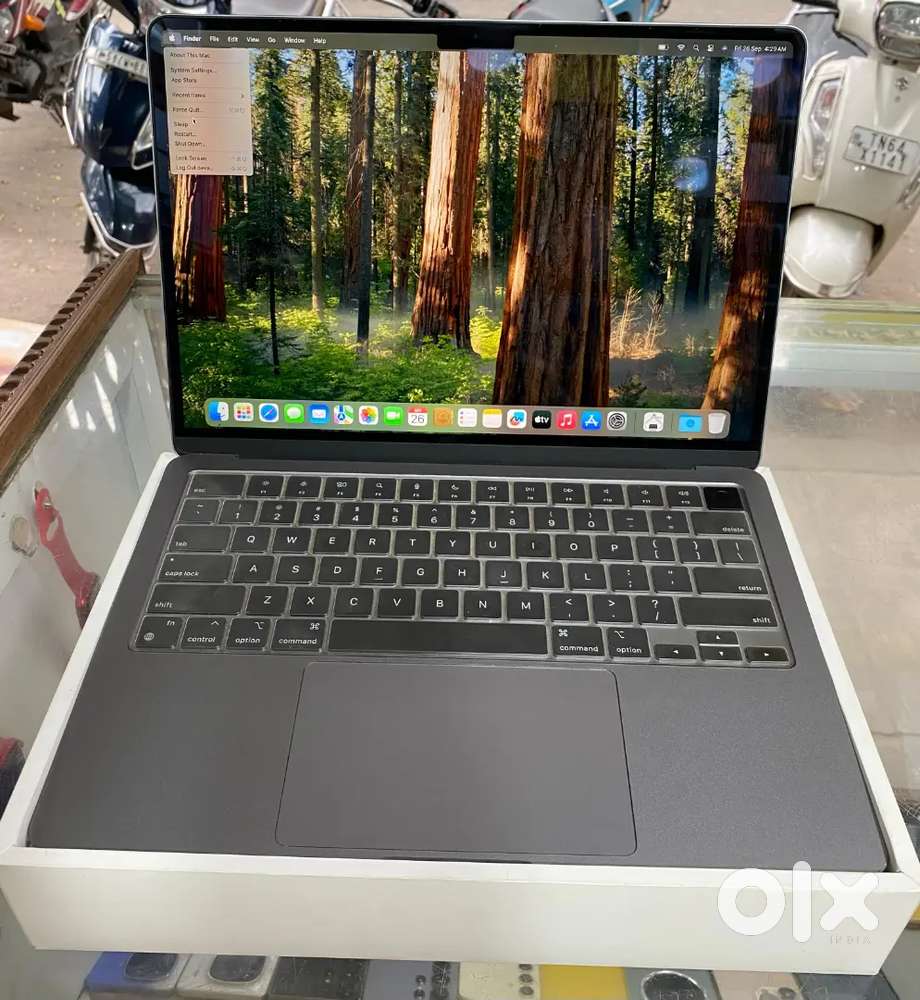 MACBOOK AIR 13 inch M3 2024 
8/256