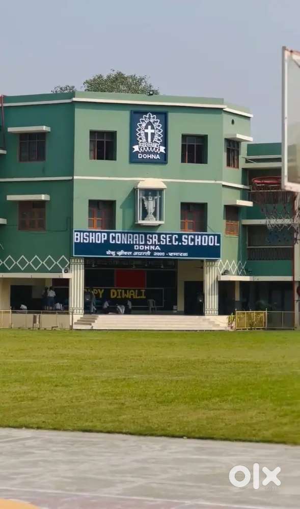 Lady Teacher For English And Social Science