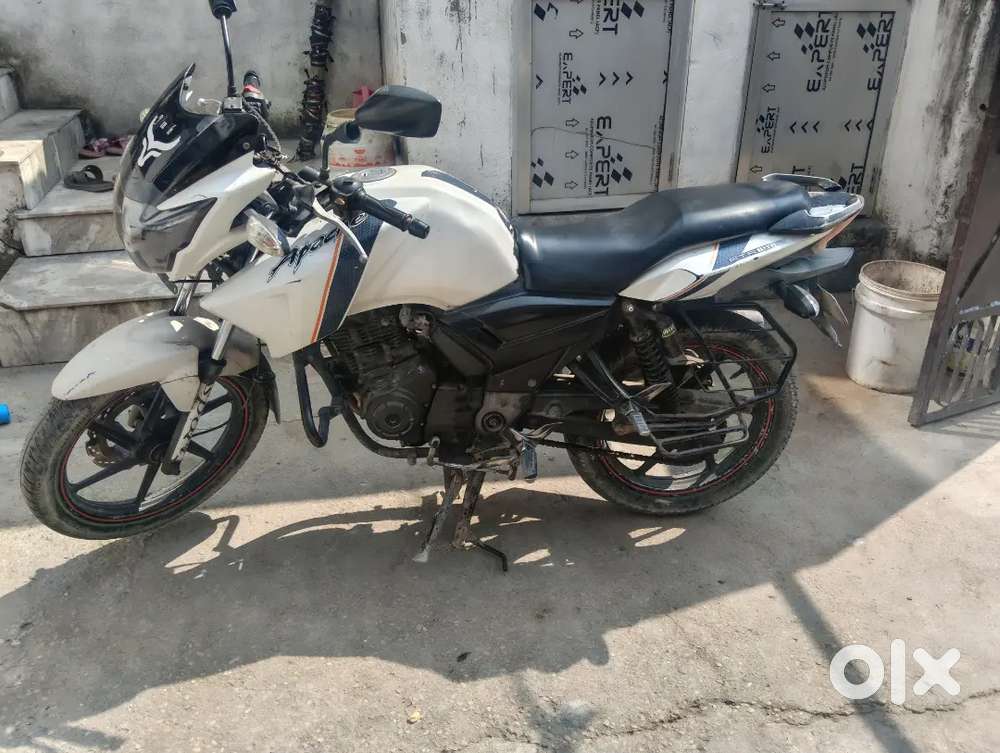 Apache bike achhi koi kami nahi he ham bhi chala rahe he