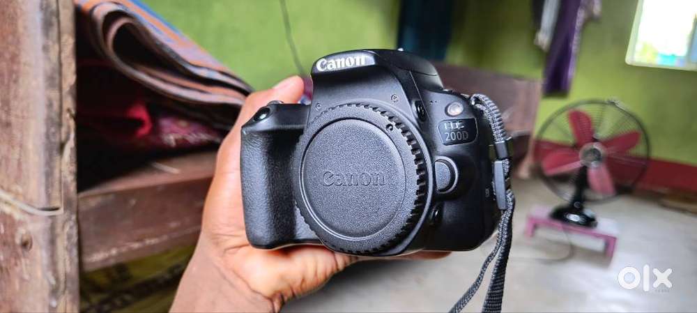 Canon EOS 200D