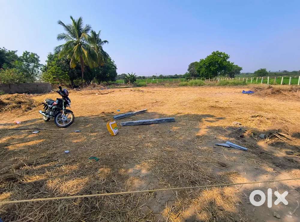 1/2 Acre Road Bit for sale, suitable for plots and venture development