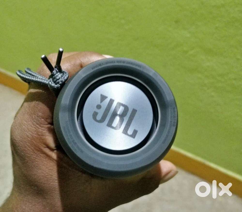 JBL ESSENTIAL 2 bluetooth Speaker