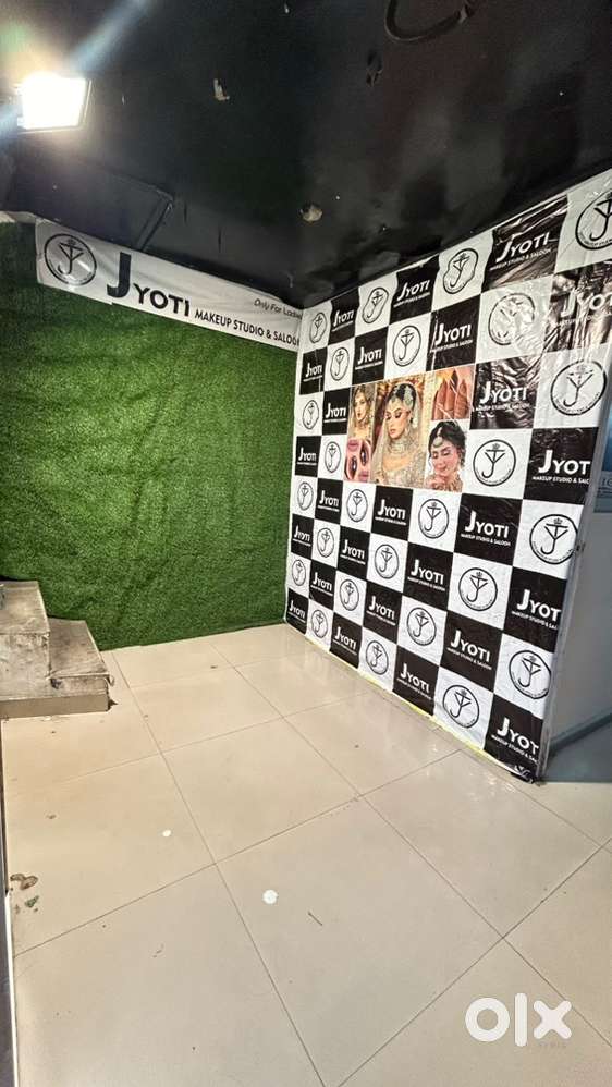 Beautician and helper