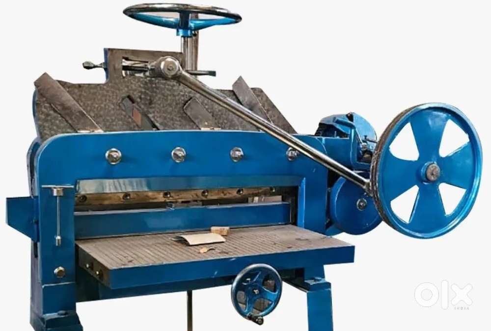Paper cutting machine