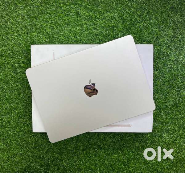 Apple Macbook Air M3 Chip 16GB/512GB Starlight Color Open Box Unit