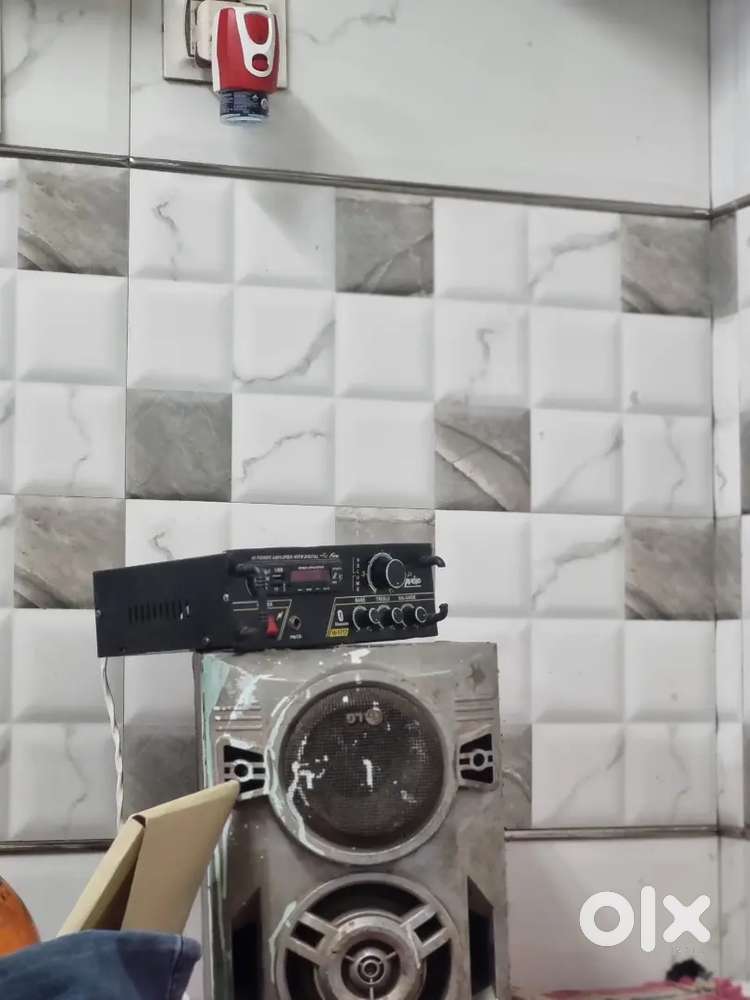 Lg speaker and amplifer bs paint Gira huwa hai baki bilkul theek hai