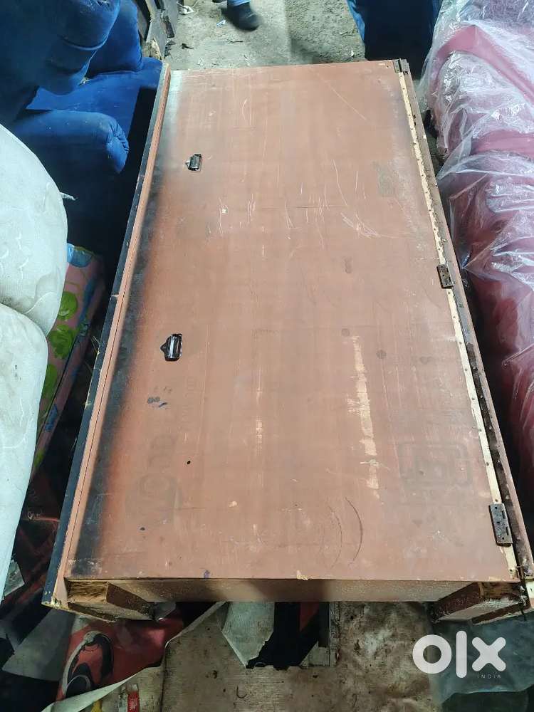 SINGLE BED WITH SPACE
