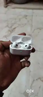 Apple 2 generation Airpods in mint condition