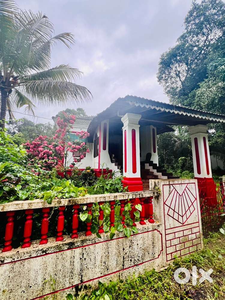 Plot with Portuguese house for sale in assagao