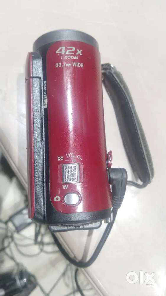 Panasonic HDC-SD80 Sony HDR-CX190E Panasonic charger with battery 1