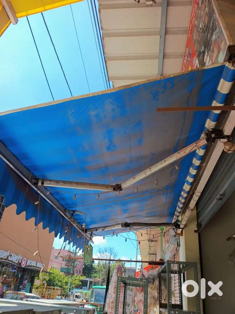 Retractable awning
