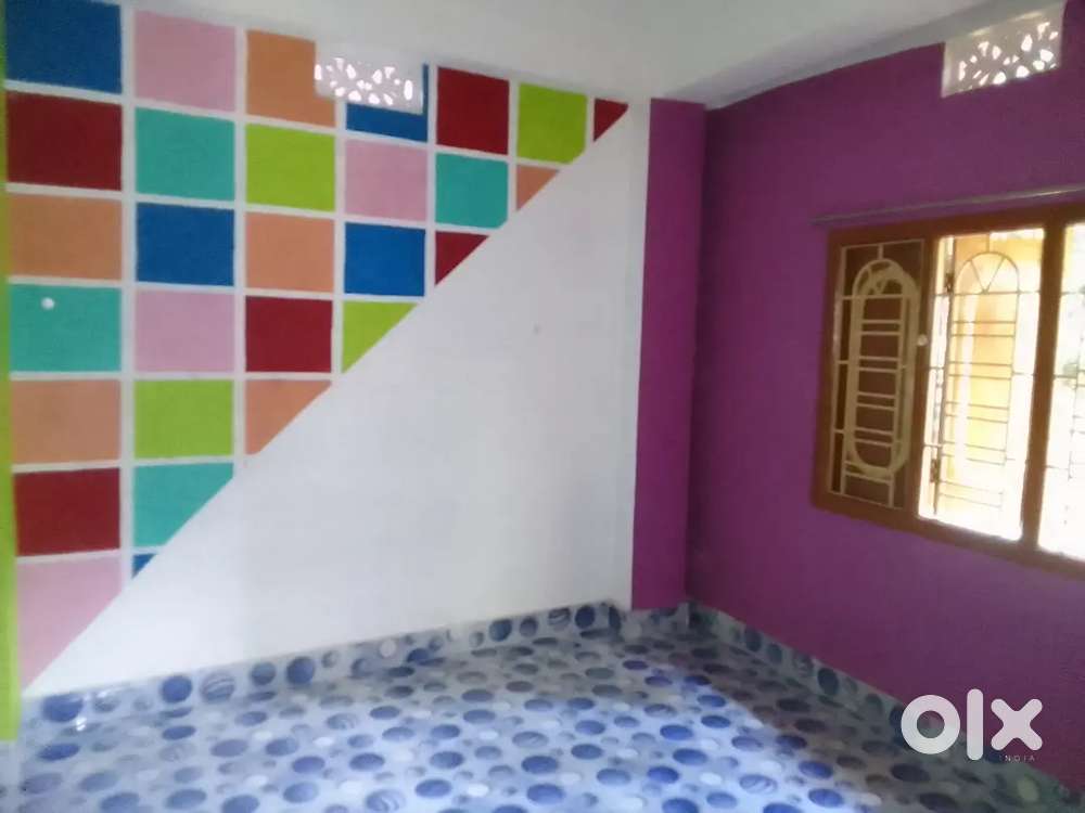 To let at my house.SMALL ROOM. No bargaining.Fix rate