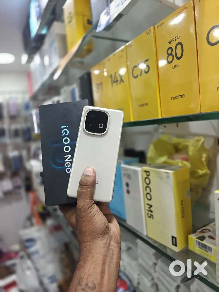 NBS MOBILE IQOO NEO 10 8/256GB 18 DAYS MOBILE FULL KIT AVAILABLE