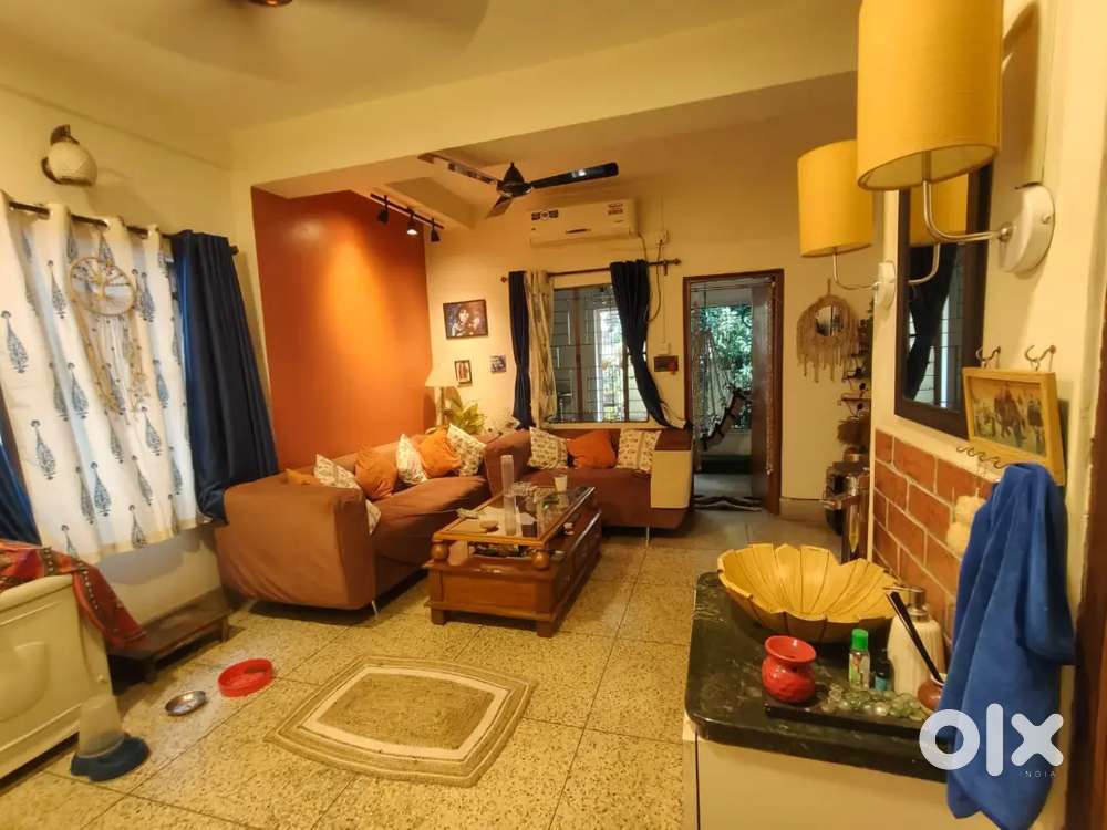 1020 sqft flat 1st floor sale @45 lacs near santoshpur lake