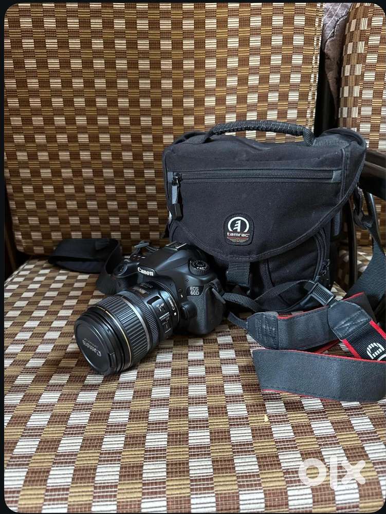 Canon DSLR EOS 60D + Canon EF-S 17-85mm F/4-5.6 Zoom Lens + carrycase