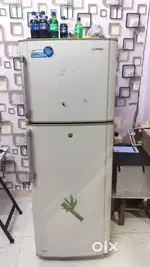 Samsung double door fridge in running condition.