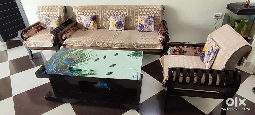 5 Seater sofa set with table