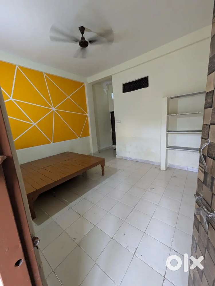 1 Bhk non independent flat for girls bachelor only