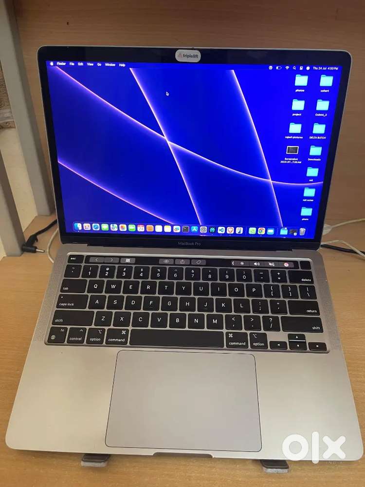 MacBook pro m1 512 gb with charger