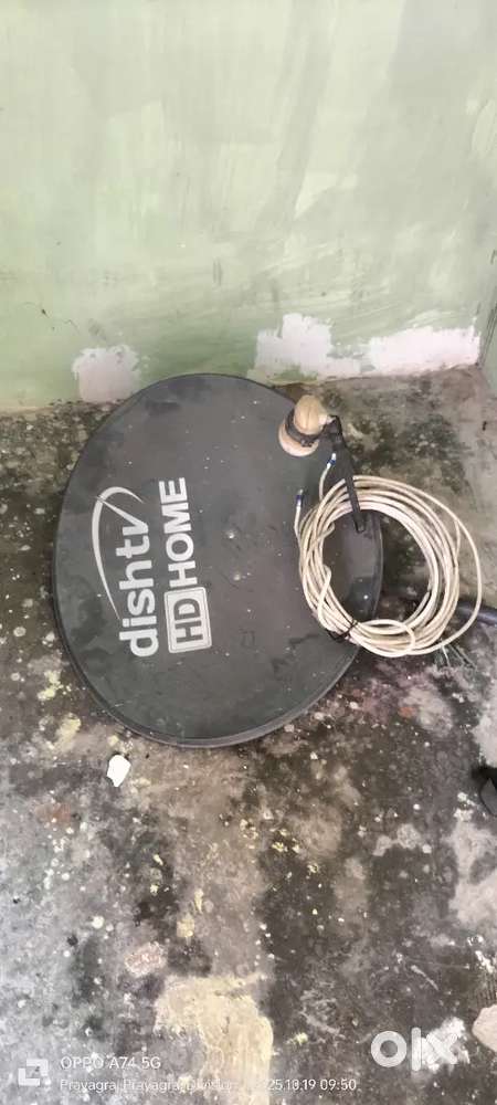 Dish antenna with accessories