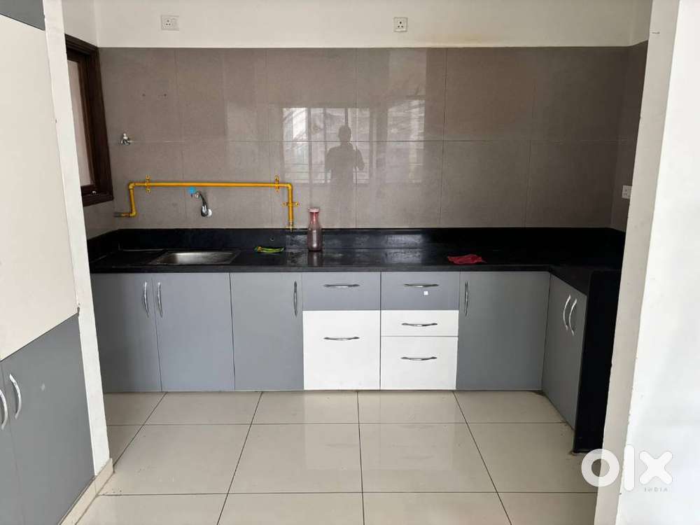 Semi Furnished 2.5 Bhk Flat Available For Rent In Vaishnodevi